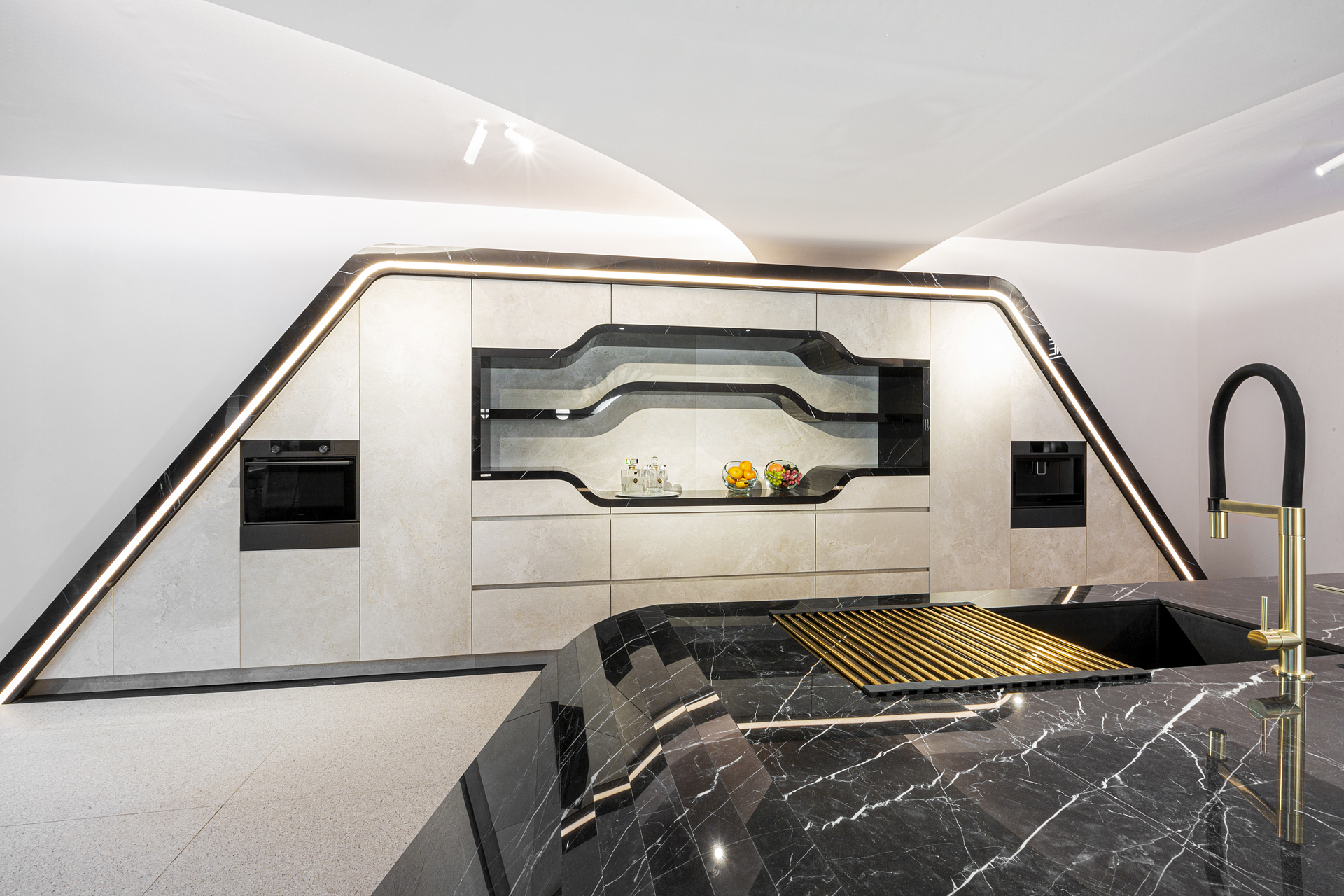 TSUNAMI, L’ESPACE DE SAPIENSTONE ET ESCENIUM À ART MARBELLA DESIGN