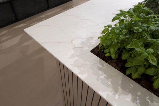 SapienStone au SICAM 2024 : Design innovant et surfaces avant-gardistes pour le design d’intérieur