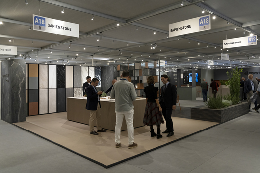 SapienStone au SICAM 2024 : Design innovant et surfaces avant-gardistes pour le design d’intérieur