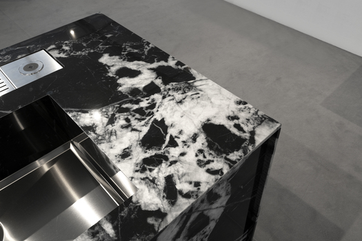 SapienStone au SICAM 2024 : Design innovant et surfaces avant-gardistes pour le design d’intérieur