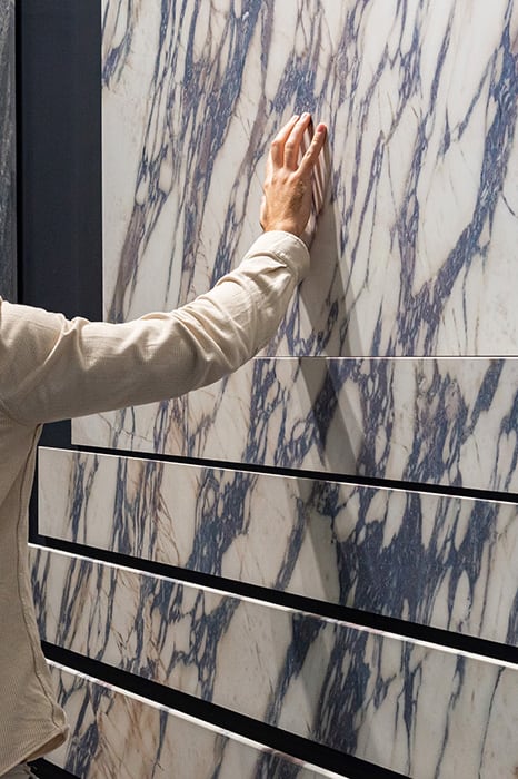 Les surfaces céramiques de Sapienstone arrivent à Interzum 2025