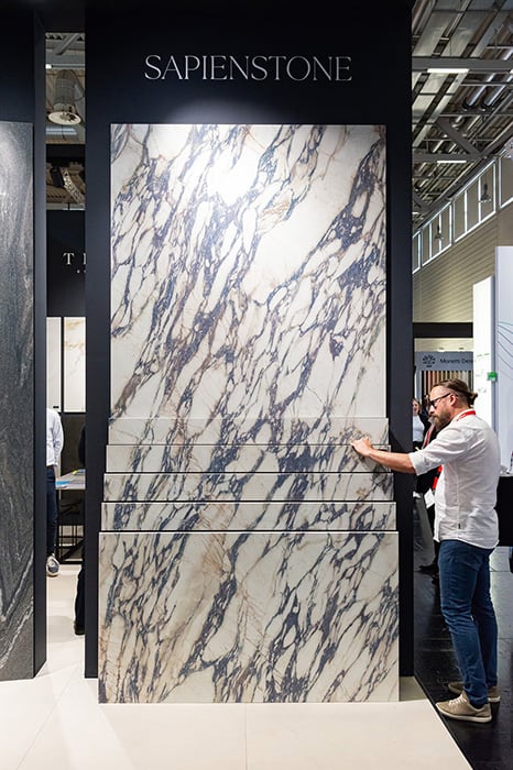 Les surfaces céramiques de Sapienstone arrivent à Interzum 2025