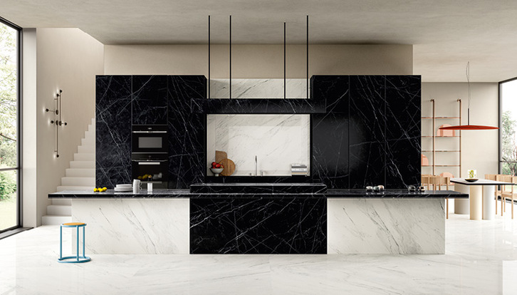 plan de travail de cuisine effet marbre noir Dark Marquina de SapienStone. Plan de travail de cuisine noir veiné ultra résistant pour îlot, plan de travail et table