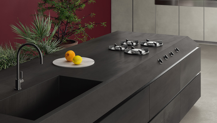 Plans de cuisine effet métal : des inspirations pour un design avant-gardiste